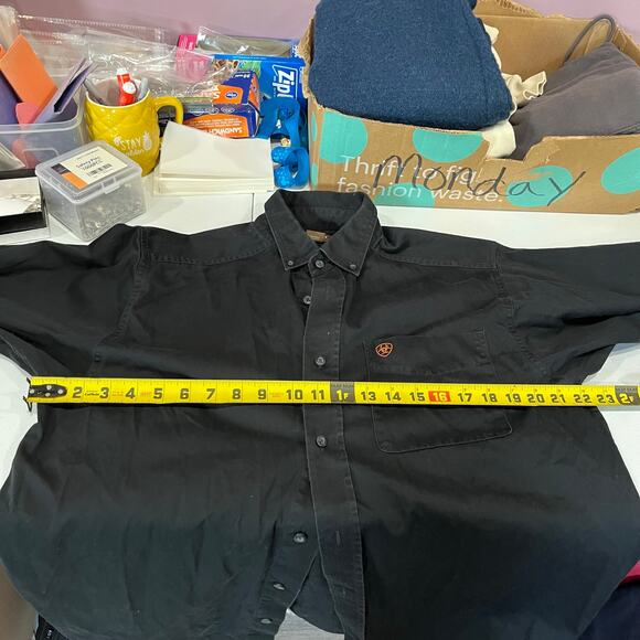 Ariat Black Solid Wrinkle Free Button Up Shirt Mens Medium Rodeo Cowboy Western - Picture 6 of 7